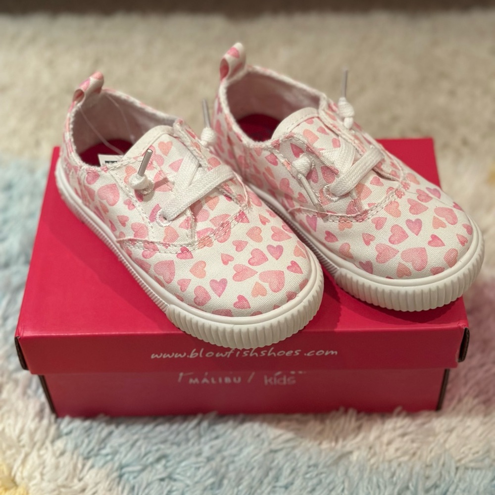 NWT Blowfish Kids White and Pink Heart Sneakers